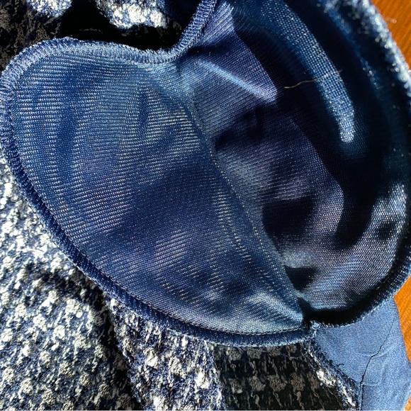 St. John Navy and White Patterned Blazer Like New! - Picture 8 of 14